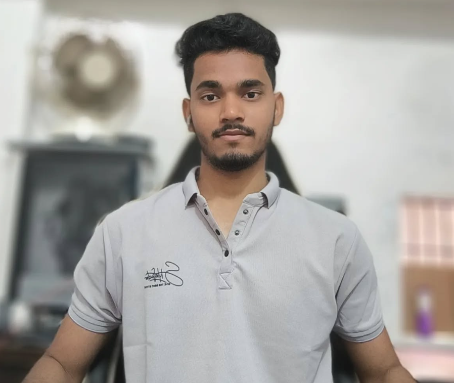 Who is the Founder/CEO of Arenawar?  